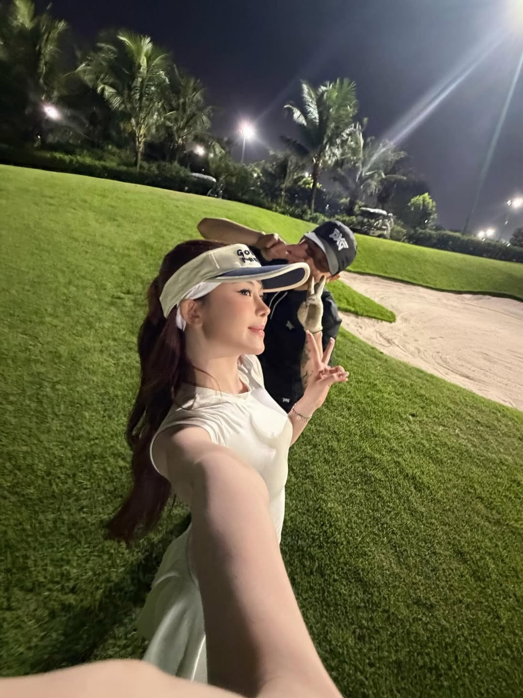 Tuy nhiên vẫn còn khá nhiều bình luận tiêu cực với hình tượng này của cô nàng, một số cho rằng có thể nữ Tiktoker đang "khá làm màu" khi check-in trên sân tập, Hà Môi không đáp lại những bình luận nói trên. (Ảnh: IGNV)