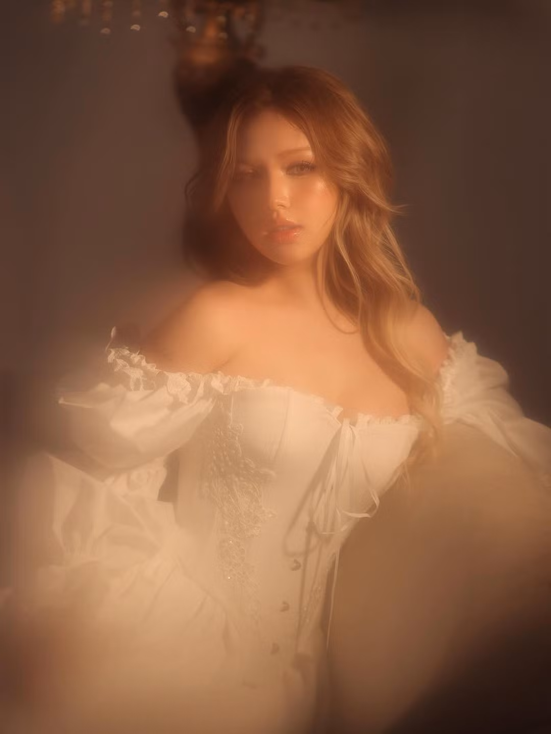 Xoài Non, sinh năm 2002, nổi tiếng từ khi còn là nữ sinh nhờ gương mặt lai Tây xinh đẹp, mặc dù cô nàng khẳng định rằng bố mẹ mình đều là người Việt hoàn toàn. (Ảnh: FBNV)