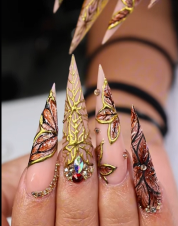 Các thiết kế nail cũng có mức giá khá cao, thậm chí có bộ có giá lên tới 600 USD (tương đương gần 16 triệu đồng).