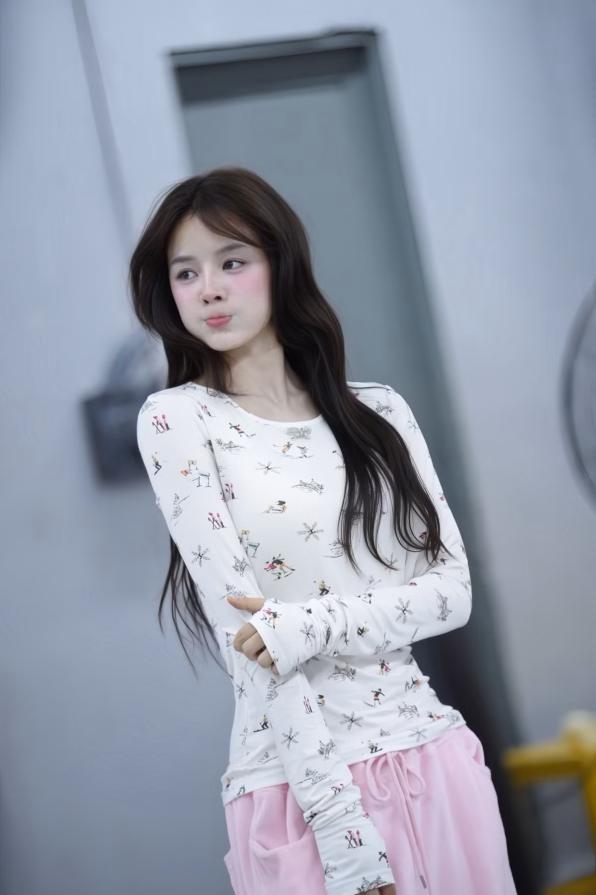 DJ Mie luôn biết cách làm mới mình qua mỗi lần xuất hiện. Với tạo hình "tiểu hồ ly" lần này, cô không chỉ ghi điểm về nhan sắc và hình thể mà còn chứng minh khả năng sáng tạo không ngừng nghỉ trong việc xây dựng hình ảnh sân khấu của mình. (Ảnh: IGNV)