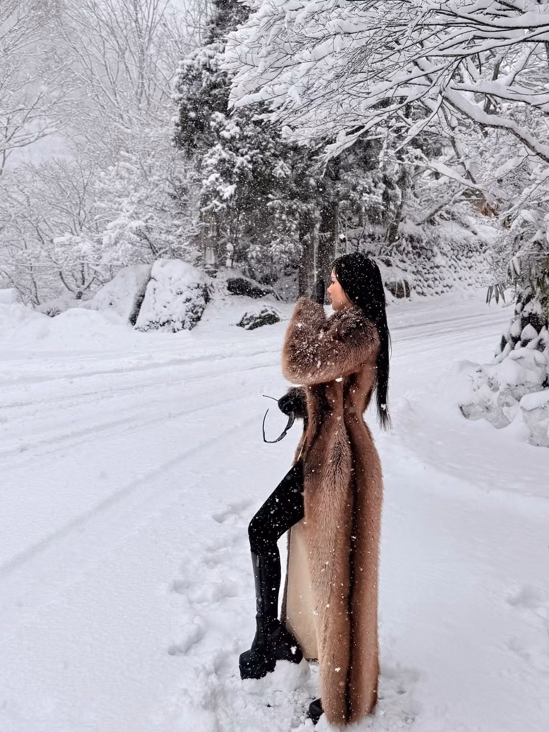 Kể từ sau khi kết hôn với thiếu gia Ngọc Thành, Tâm Tít gần như rút lui khỏi giới giải trí để tập trung chăm sóc gia đình và kinh doanh. Tuy nhiên, mỗi lần xuất hiện, cô đều khiến dân tình trầm trồ bởi cuộc sống chuẩn "phu nhân hào môn". (Ảnh: IGNV)