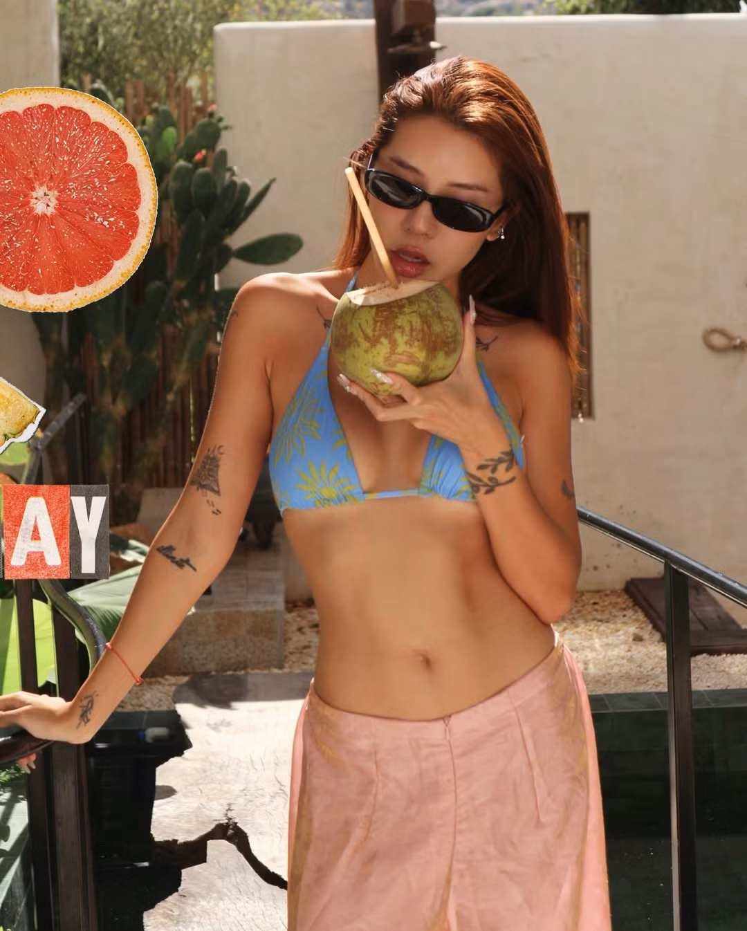 Dù đã là "mẹ bỉm" hai con, nhưng cựu hot girl Hà thành vẫn duy trì được hình thể săn chắc, đặc biệt là vòng eo thon gọn và đôi chân dài miên man. (Ảnh: IGNV)