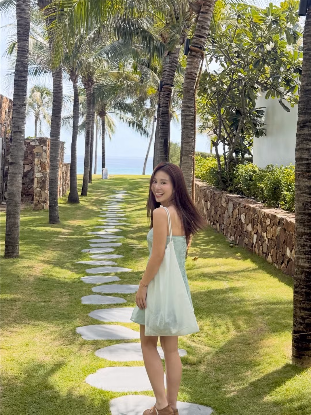 Là một trong những gương mặt hot girl đời đầu của Hà thành, Mẫn Tiên (Nguyễn Mẫn Thủy Tiên) luôn giữ được sức hút với cộng đồng mạng nhờ vẻ ngoài ngọt ngào, tươi trẻ cùng phong cách sống tích cực. (Ảnh: IGNV)