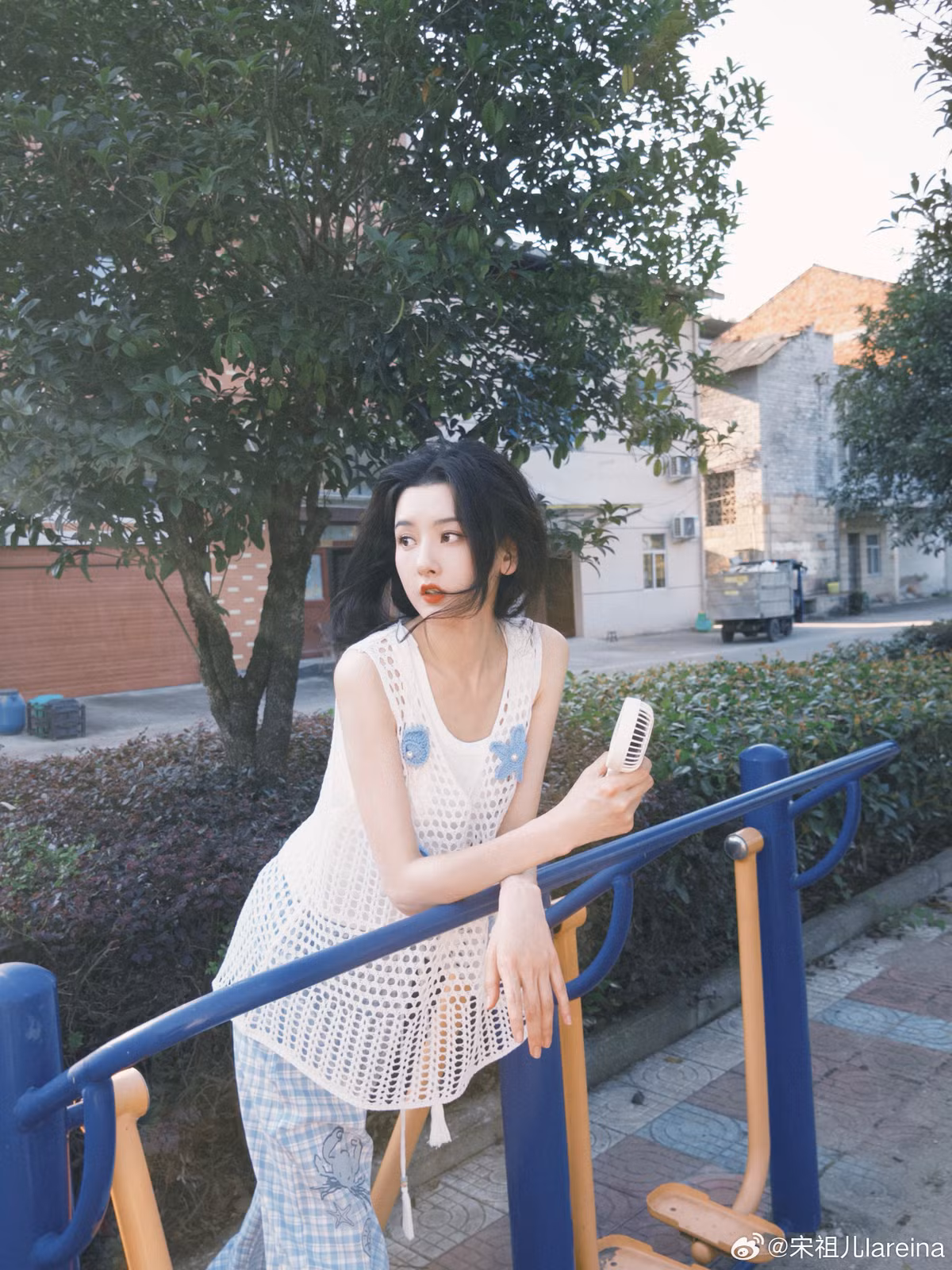 Những hình ảnh hiện tại của cô luôn gây bão trên mạng xã hội. Mỗi lần xuất hiện, Tống Tổ Nhi lại khiến netizen "đứng ngồi không yên" và không tiếc lời khen ngợi cho nhan sắc thăng hạng vượt trội.