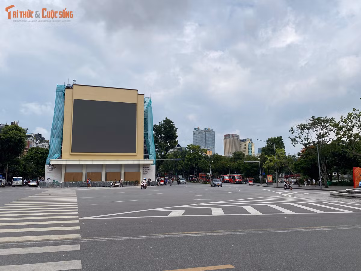 Nhờ việc phân luồng từ xa và bố trí 220 bãi đỗ xe quanh Vành đai 1, không gian giao thông khu vực trung tâm Bờ Hồ và Phố Cổ trở nên thông thoáng hơn, tạo tiền đề xây dựng Thủ đô xanh, sạch, hiện đại.