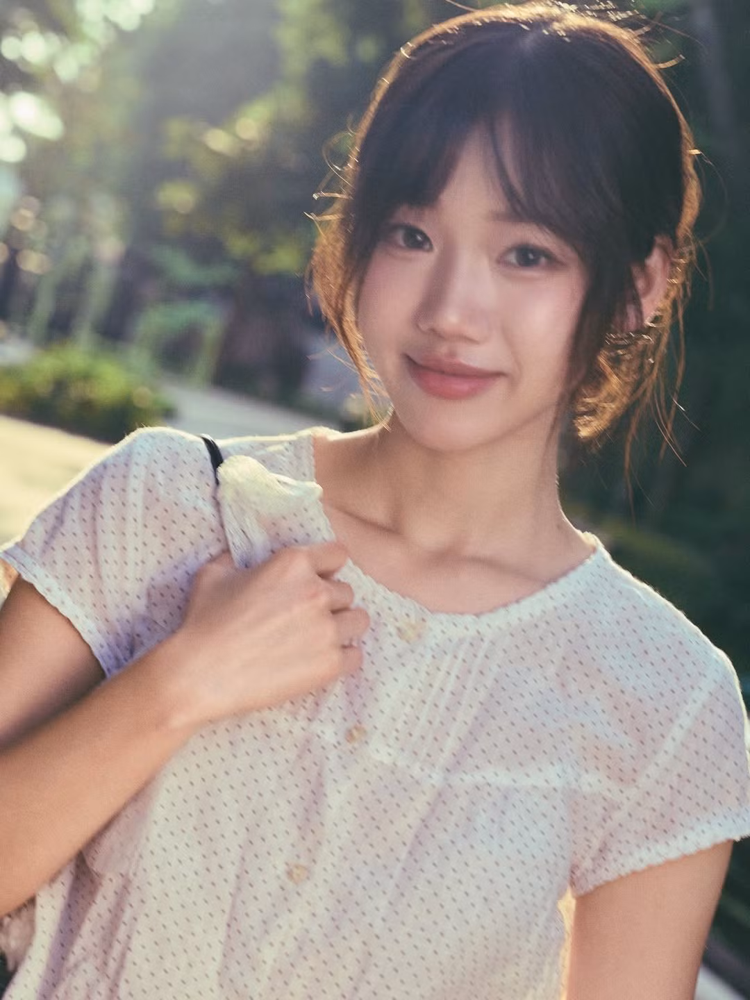 Nhiều người nhận xét thần thái của cô nàng có nét tương đồng với các nữ chính trong những bộ phim thanh xuân Hàn Quốc hay Nhật Bản. (Ảnh: IGNV)