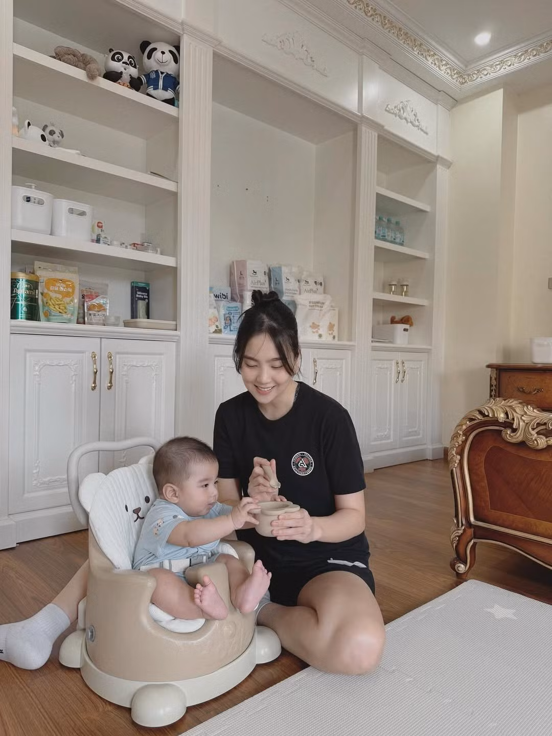 Để có được hình thể đáng mơ ước như hiện tại, Mai Ngọc đã duy trì một lối sống khoa học và kỷ luật trong suốt quá trình mang thai và sau sinh. (Ảnh: IGNV)