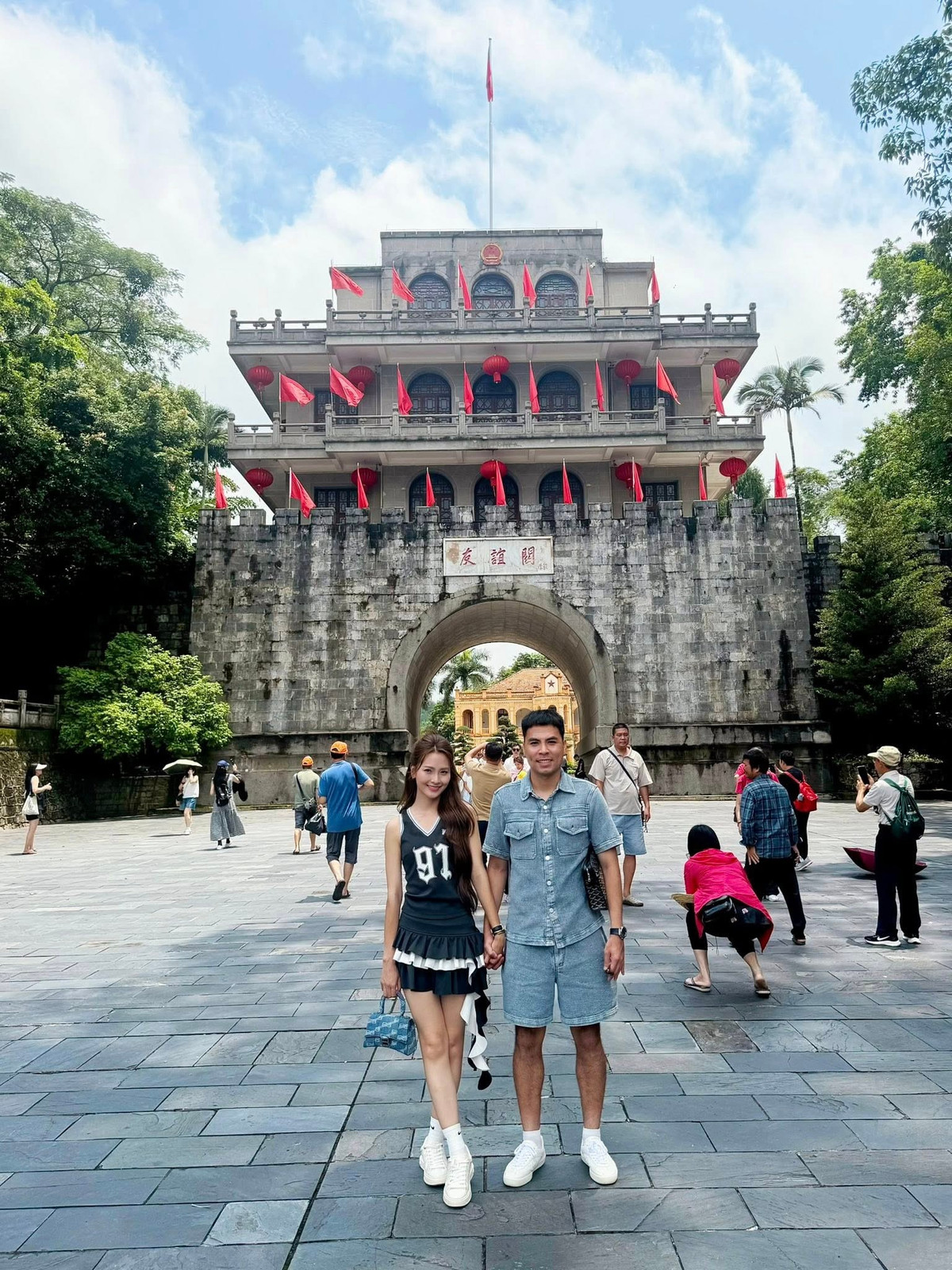 Mới đây, Đức Huy và Huyền Trang tiếp tục khiến người hâm mộ "tan chảy" khi đăng tải loạt ảnh đi du lịch Lạng Sơn cùng nhau. (Ảnh: FB Nguyễn Huyền Trang)