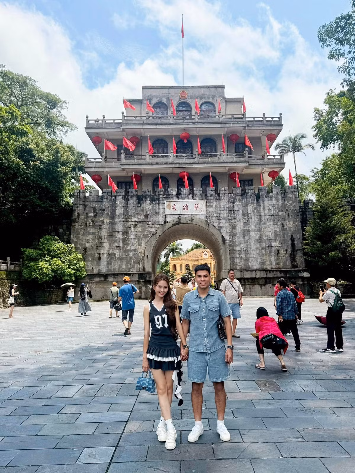 Mới đây, Đức Huy và Huyền Trang tiếp tục khiến người hâm mộ "tan chảy" khi đăng tải loạt ảnh đi du lịch Lạng Sơn cùng nhau. (Ảnh: FB Nguyễn Huyền Trang)