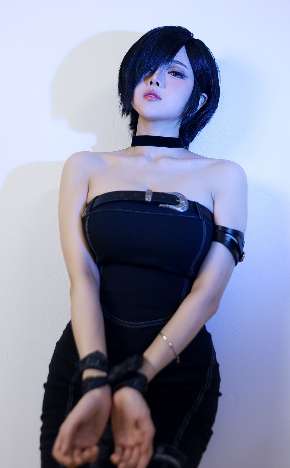 Cô bắt đầu được dân tình chú ý từ khi nhận lời trở thành admin trong game online bắn súng Xuất Kích, đồng thời thực hiện một bộ ảnh cosplay cực đẹp về tựa game này. (Ảnh: FBNV)