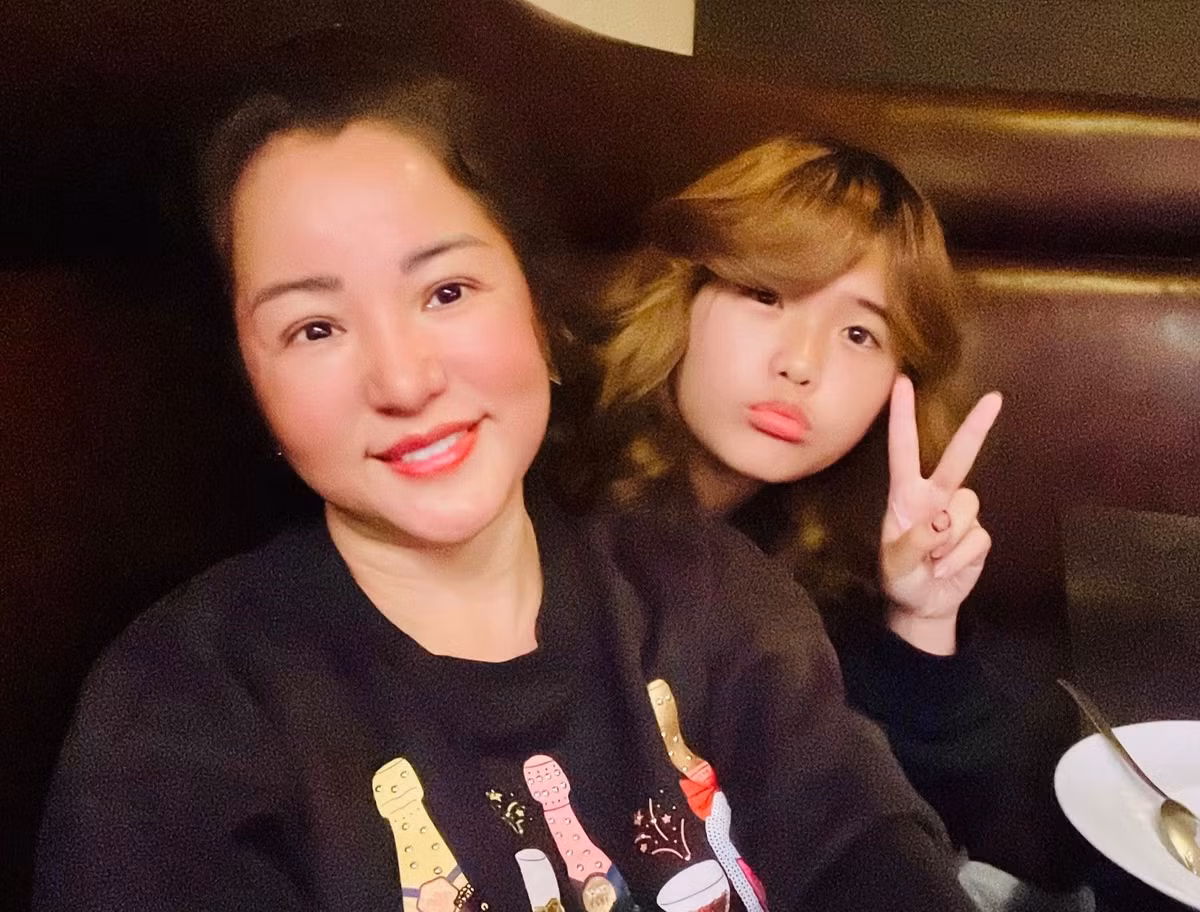 Sau nhiều năm định cư và học tập tại Mỹ, nhan sắc của Nguyệt Cát cũng có nhiều thay đổi tích cực.