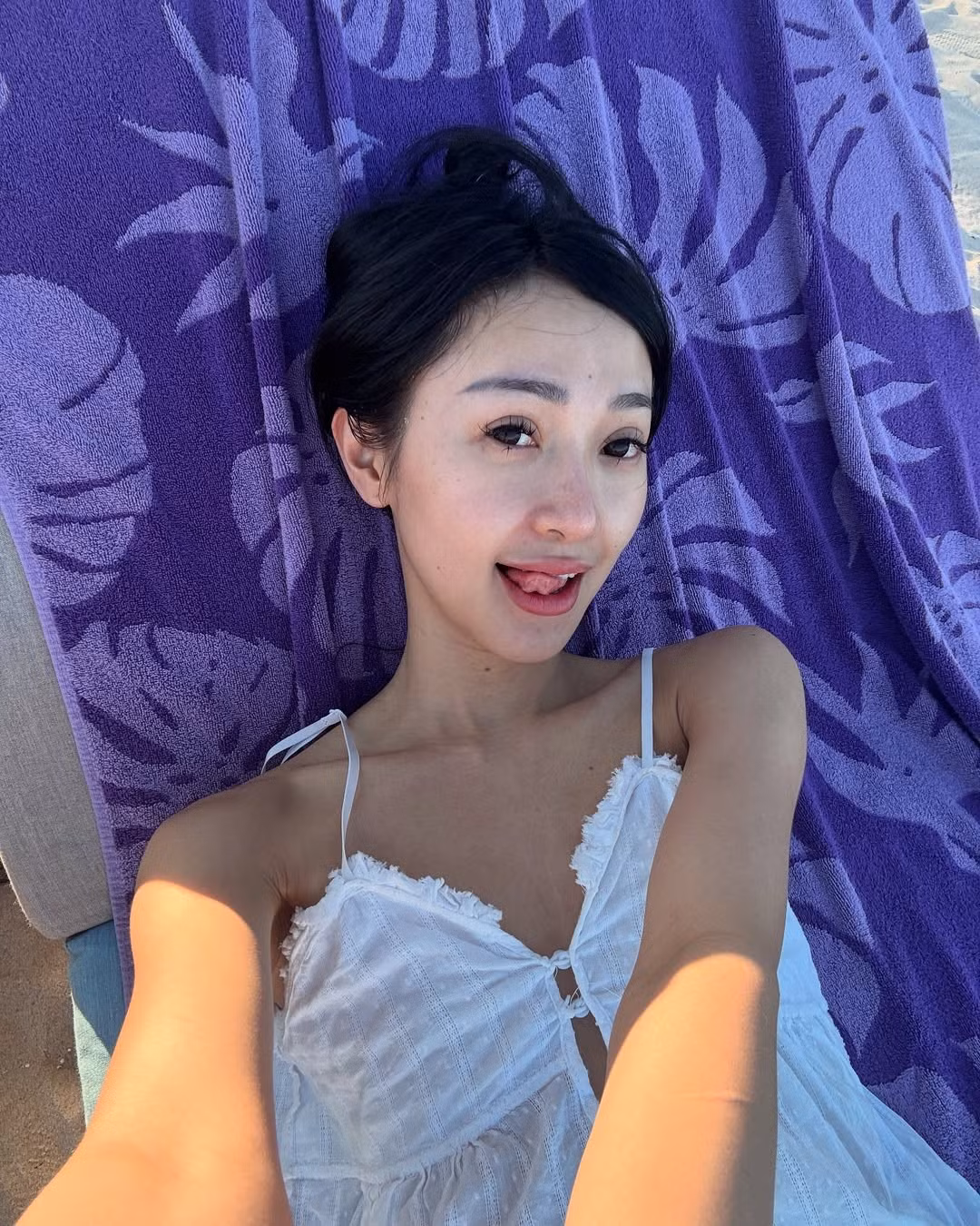 Việc cô đi nâng ngực bị nhiều người cho là đi ngược lại và "phản bội" những thông điệp cốt lõi mà cô đã truyền tải suốt 6 năm qua. Nhiều người theo dõi cảm thấy thất vọng và mất niềm tin. (Ảnh: IGNV)