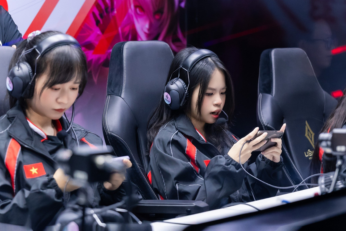 Nguyễn Thanh Duyên đã chứng minh được bản lĩnh của một "nữ vương" làng game khi cùng đồng đội vượt qua những đối thủ nặng ký trong khu vực để bước lên bục cao nhất.