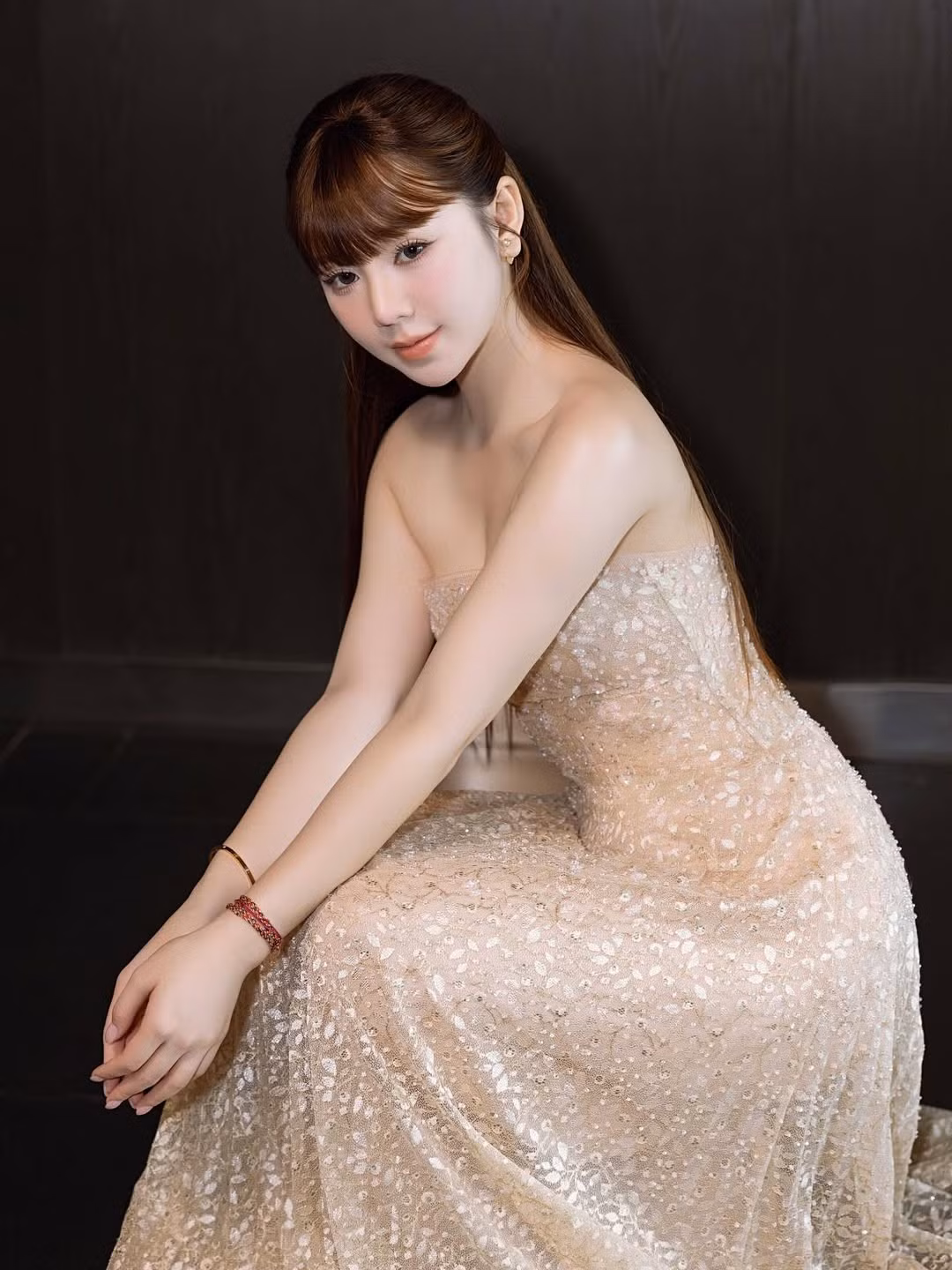 Cùng với sự trưởng thành trong cách diễn xuất, phong cách của Quỳnh Kool có sự "lột xác" rõ rệt theo thời gian, từ hình ảnh hot girl ngọt ngào, mũm mĩm ban đầu đến hình tượng thanh lịch, nữ tính và quyến rũ ở hiện tại. (Ảnh: IGNV)