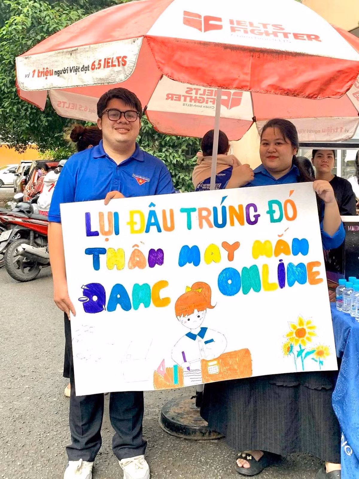 Ngày 26/6, 1.16 triệu thí sinh thi đã bước vào kỳ thi tốt nghiệp THPT 2025. Đây là kỳ thi lần đầu theo hai chương trình, ngữ liệu Văn ngoài sách, số môn lựa chọn và mã đề thi kỷ lục.