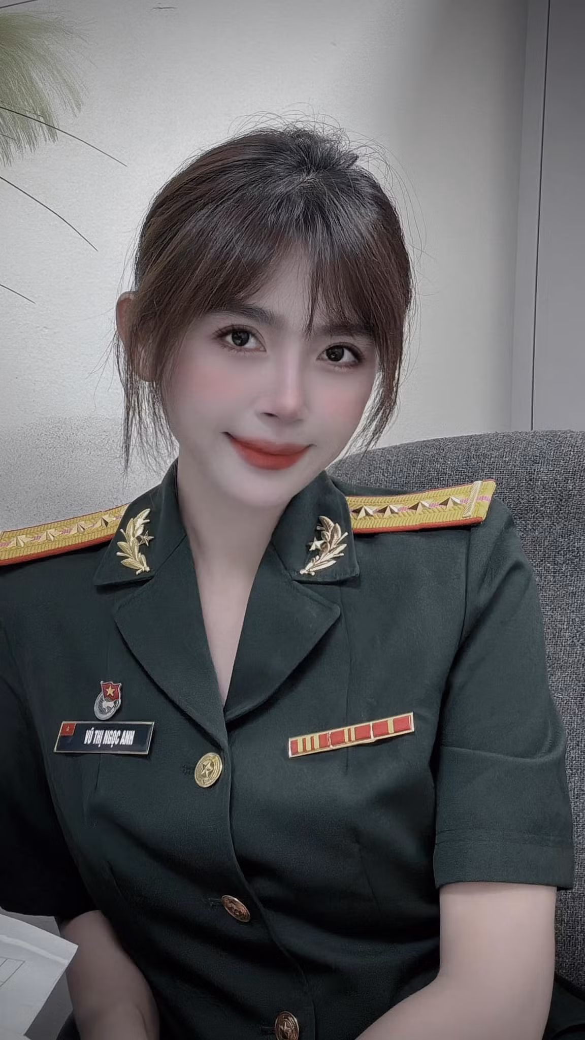 Trong đó có thể kể đến như huy chương bạc Liên hoan sân khấu chuyên nghiệp toàn quốc 2020, huy chương vàng (HCV) Liên hoan sân khấu Thủ đô 2022, HCV Liên hoan sân khấu chuyên nghiệp về đề tài Quốc phòng toàn dân 2023…Ngoài ra cô còn tham gia một số phim truyền hình dài tập.