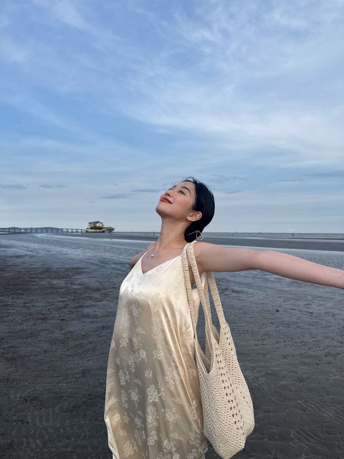 Thời gian gần đây, Jun Vũ hoạt động khá năng nổ. Cô tham gia dự án phim điện ảnh hợp tác Việt - Thái và còn xuất hiện trong chương trình truyền hình thực tế "Sao nhập ngũ", thể hiện sự đa dạng trong các hoạt động nghệ thuật của mình. (Ảnh: IGNV)