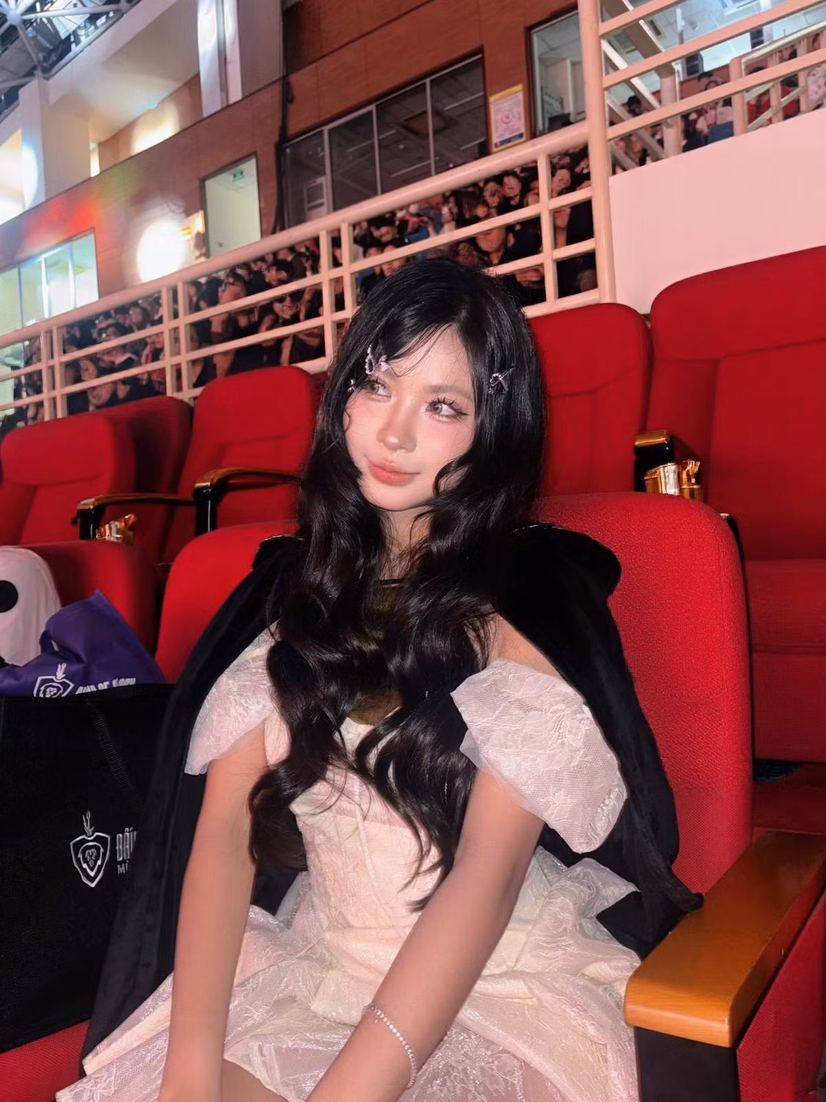 Ở thời điểm hiện tại, Quỳnh Bei hiện vẫn đang đứng giữa ranh giới mong manh của sự yêu mến và chỉ trích. Việc lấy lại niềm tin của khán giả không chỉ ở nội dung mà còn ở cách ứng xử và đối diện với những ồn ào đã qua.