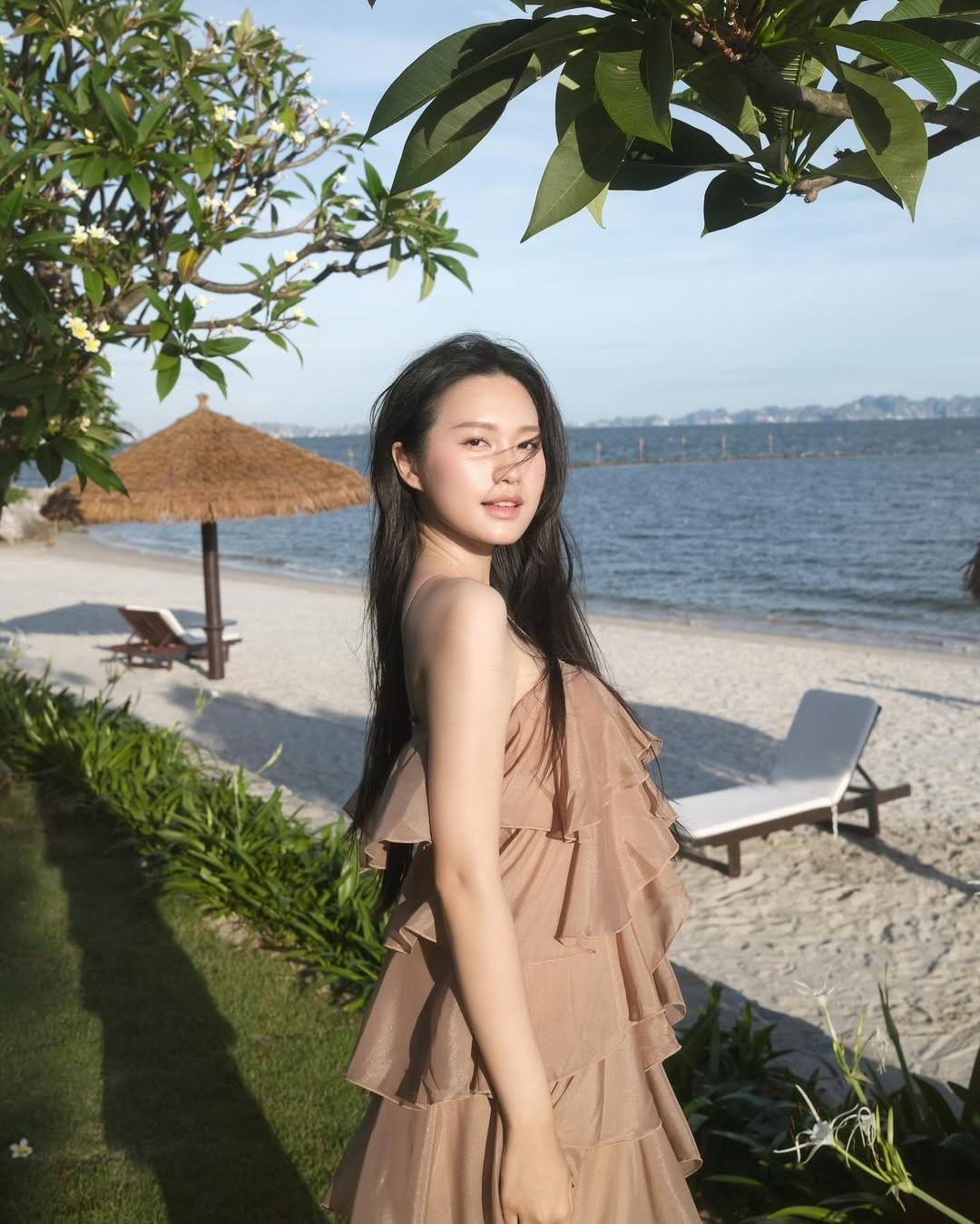 Là một người từng có phong cách cá tính, hiện đại, giờ đây cô dường như đang ưu tiên nhiều hơn cho sự giản dị, thuận tiện và sự gắn kết với gia đình nhỏ của mình.