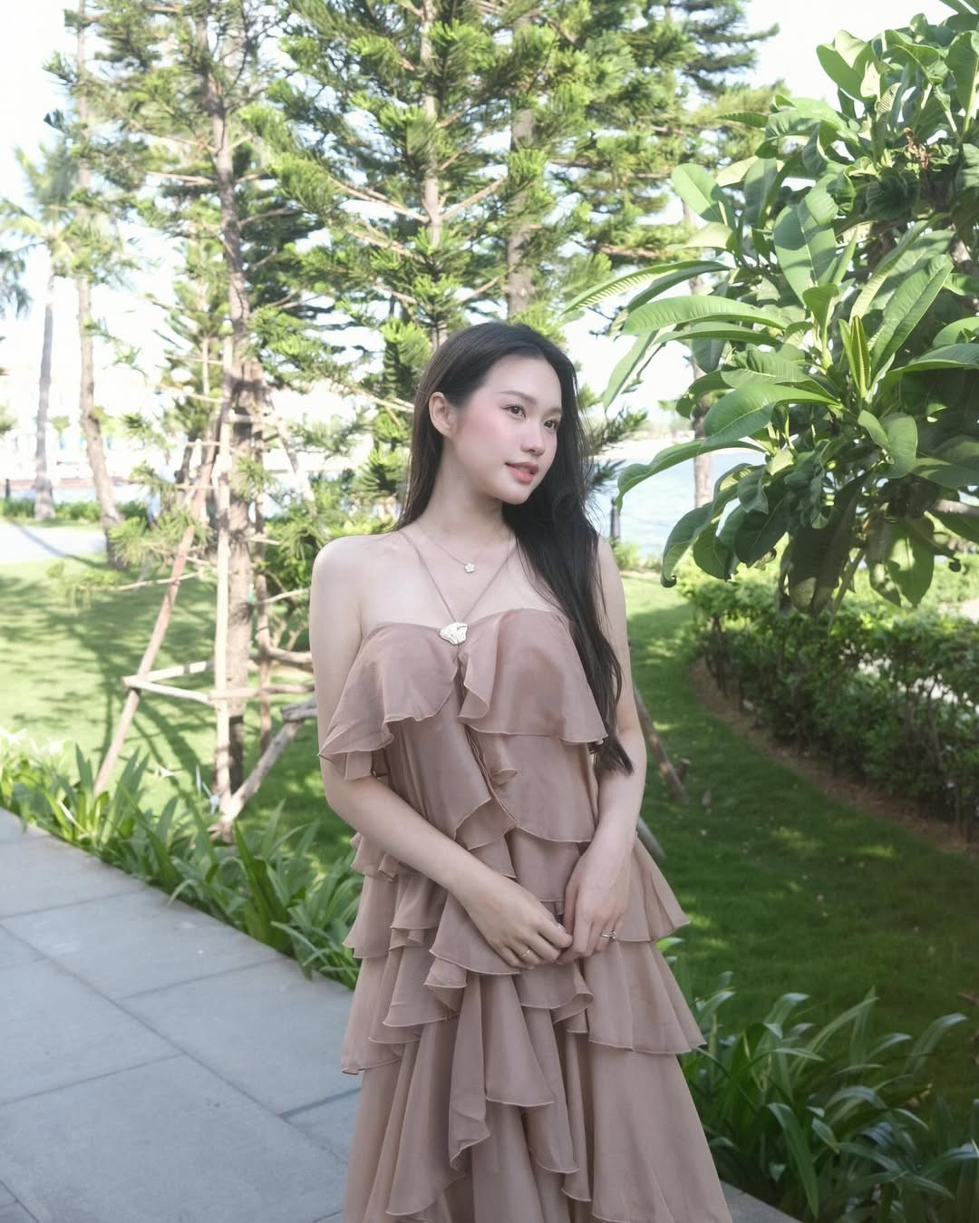 Với gu thời trang tinh tế và nhan sắc ngày càng thăng hạng, Doãn Hải My luôn nhận được nhiều lời khen ngợi từ cộng đồng mạng.