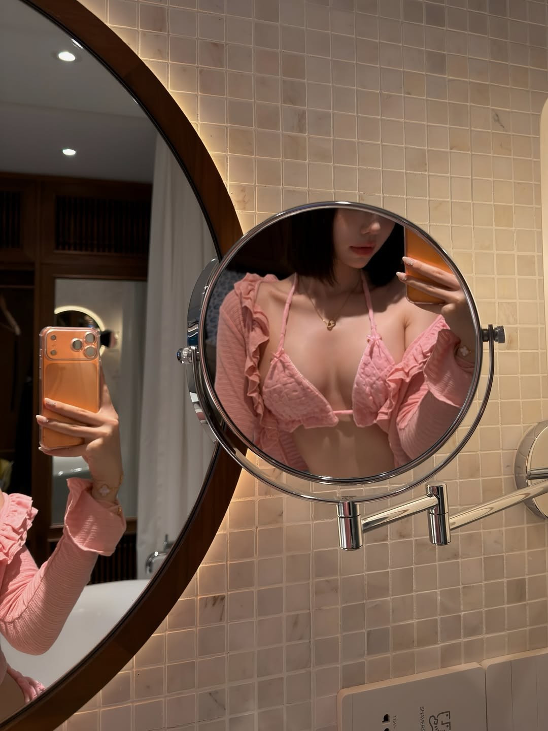 Ở phần bình luận, nhiều người không ngớt để lại '"cơn mưa lời khen" dành cho sắc vóc của nàng hot girl: "Khét lẹt", "Mê quá chị ơi". (Ảnh: IGNV)