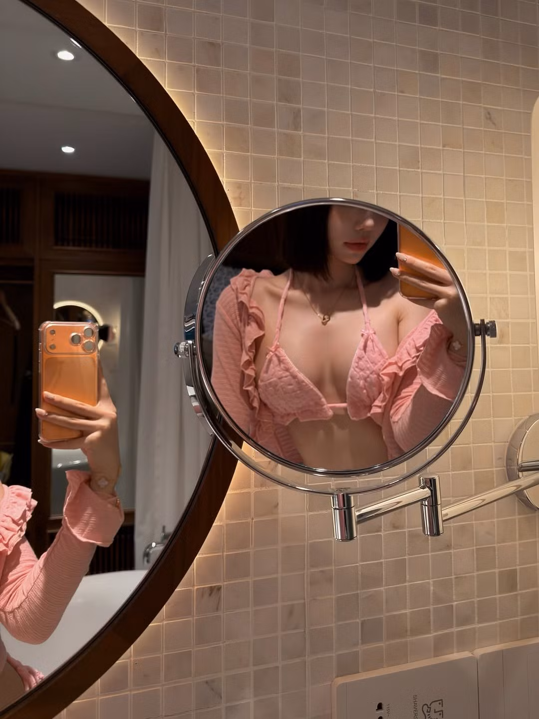 Ở phần bình luận, nhiều người không ngớt để lại '"cơn mưa lời khen" dành cho sắc vóc của nàng hot girl: "Khét lẹt", "Mê quá chị ơi". (Ảnh: IGNV)