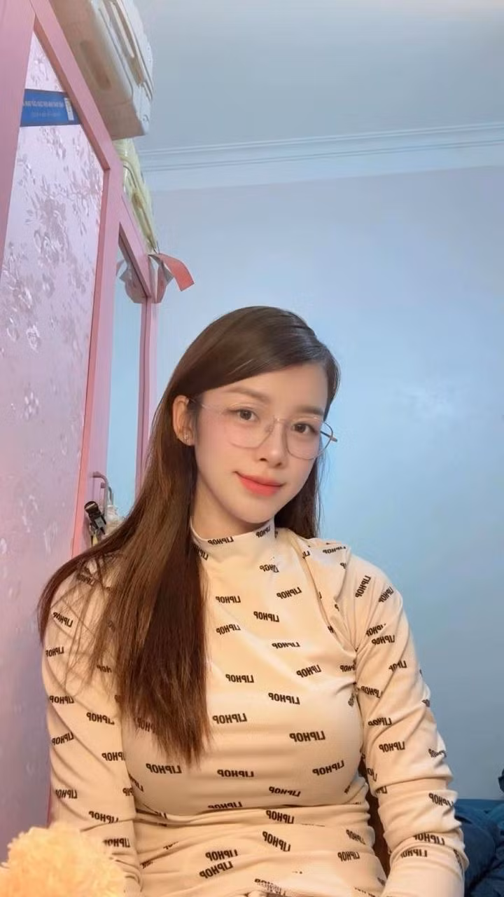 Đây không phải là lần đầu tiên cô tham gia cứu trợ. Trước đó, sau bão Yagi năm 2024, Mỹ Hạnh cũng đã chở hơn 10 tấn hàng hóa cứu trợ bà con Lào Cai. (Ảnh: FBNV)