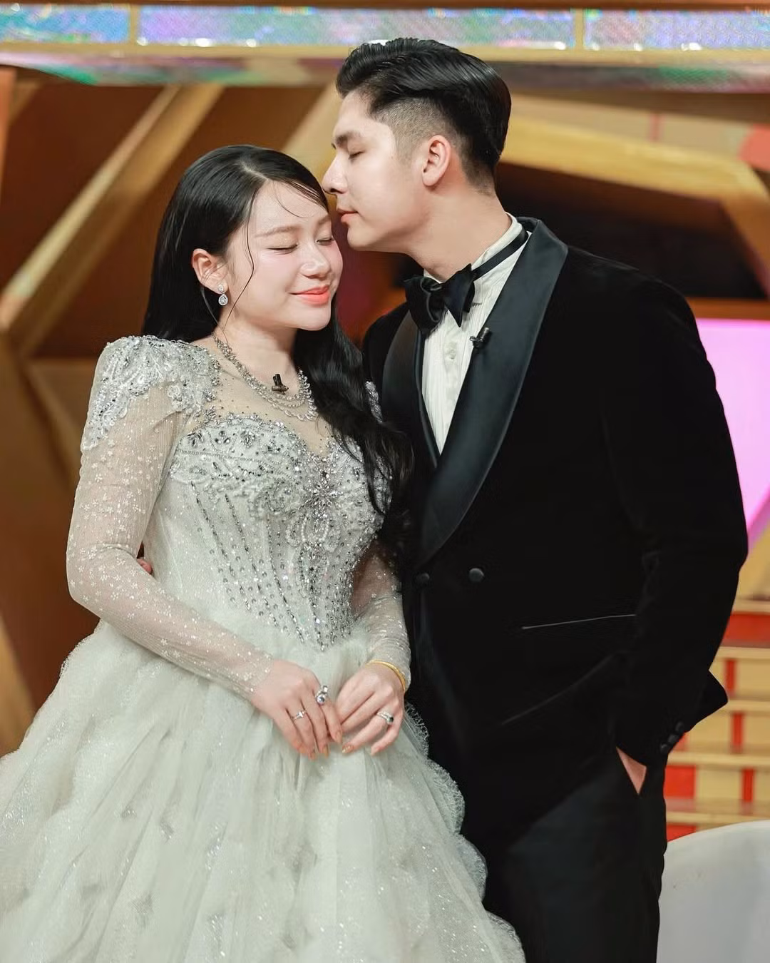 Xuất hiện trong một chương trình gần đây, cặp đôi có những trải lòng về câu chuyện tình yêu, và về cuộc hôn nhân của cả hai từ khi kết hôn đến nay.