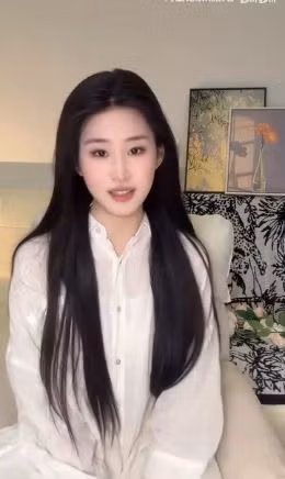 Đoạn video cô gái chỉ nói một hai câu cũng trở nên viral, được chia sẻ lại trên các nền tảng mạng khác nhau. (Ảnh: Bilibili)