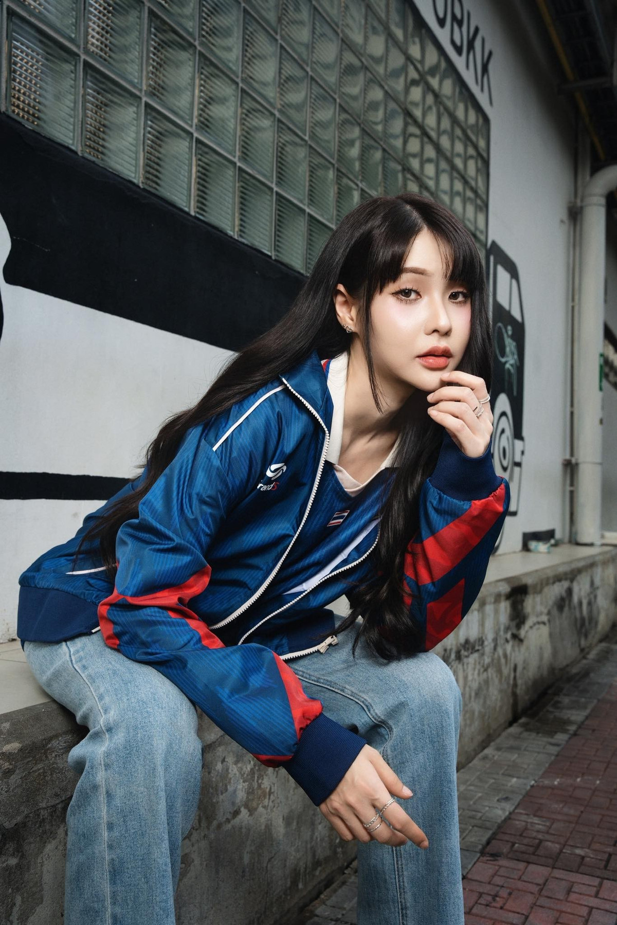 Kanomroo không chỉ gây ấn tượng bởi phong thái chuyên nghiệp, tự tin trên sân khấu lớn, mà còn bởi vẻ ngoài cuốn hút: khuôn mặt xinh xắn, đôi mắt to tròn, cùng nụ cười tươi tắn và mái tóc dài đen nhánh. (Ảnh: IGNV)