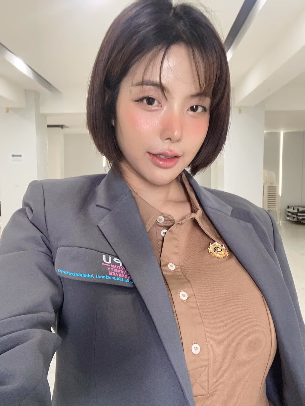 Có một thời điểm, những bức hình của cô trở nên viral trên mạng xã hội, giúp cô thu về một lượng người theo dõi lớn. (Ảnh: FBNV)