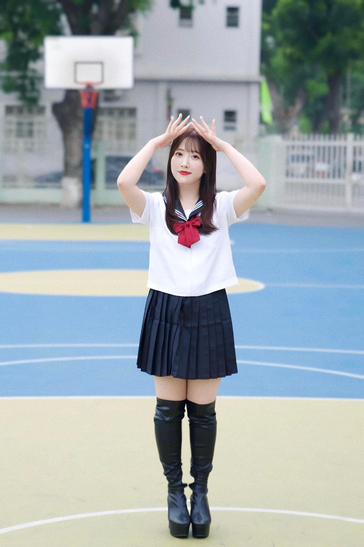 Những bức ảnh Sao Mai diện các trang phục đậm chất Nhật Bản như đồng phục nữ sinh hay kimono từng được chia sẻ rộng rãi trên mạng xã hội, thu hút về rất nhiều sự chú ý. (Ảnh: FBNV)