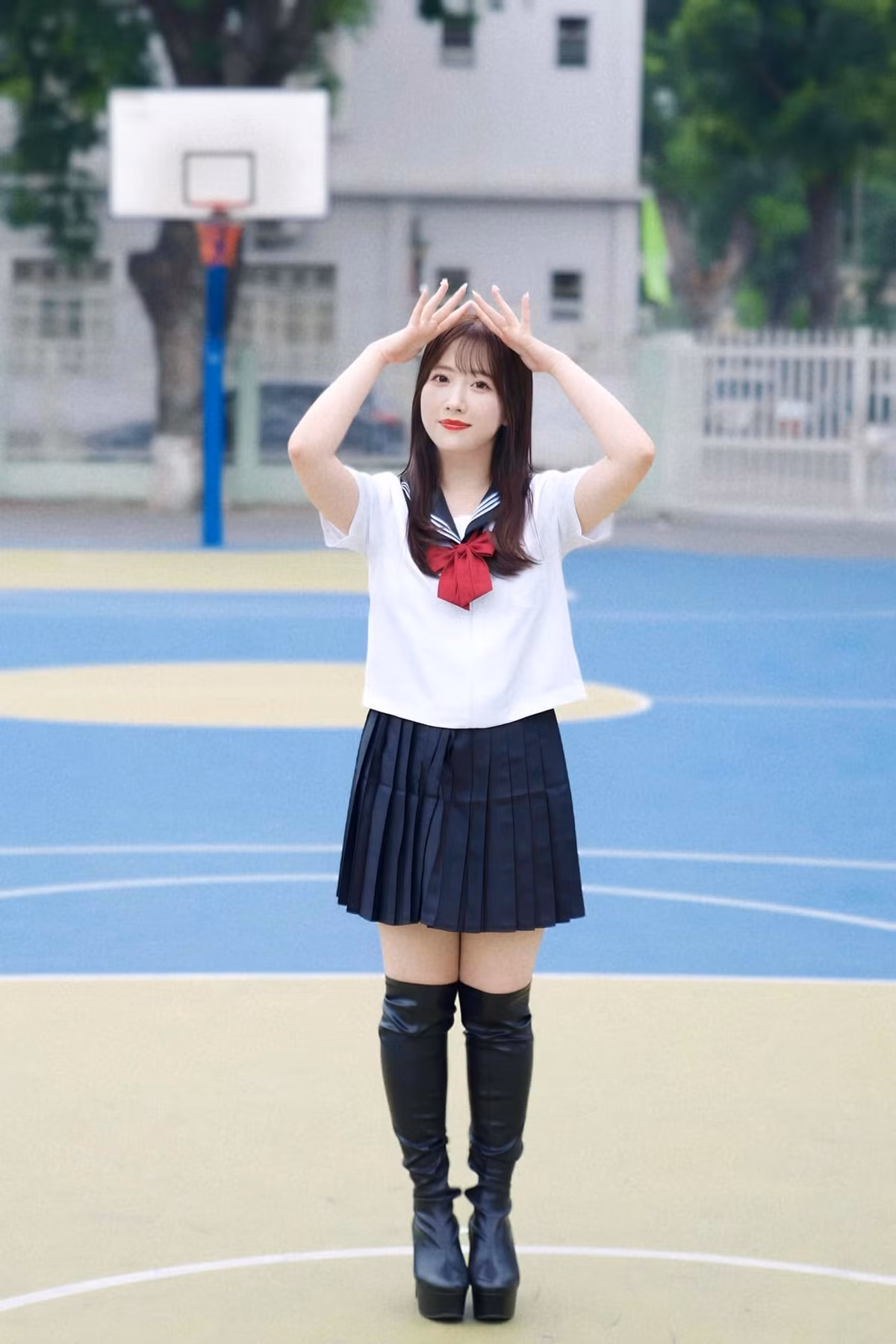 Những bức ảnh Sao Mai diện các trang phục đậm chất Nhật Bản như đồng phục nữ sinh hay kimono từng được chia sẻ rộng rãi trên mạng xã hội, thu hút về rất nhiều sự chú ý. (Ảnh: FBNV)