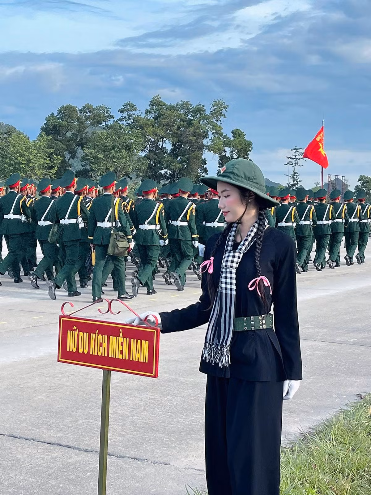 Nữ chiến sĩ đó chính là Đặng Hồ Thiên Phúc (SN 2000, xã Nhà Bè, TP HCM). (Ảnh: FBNV)