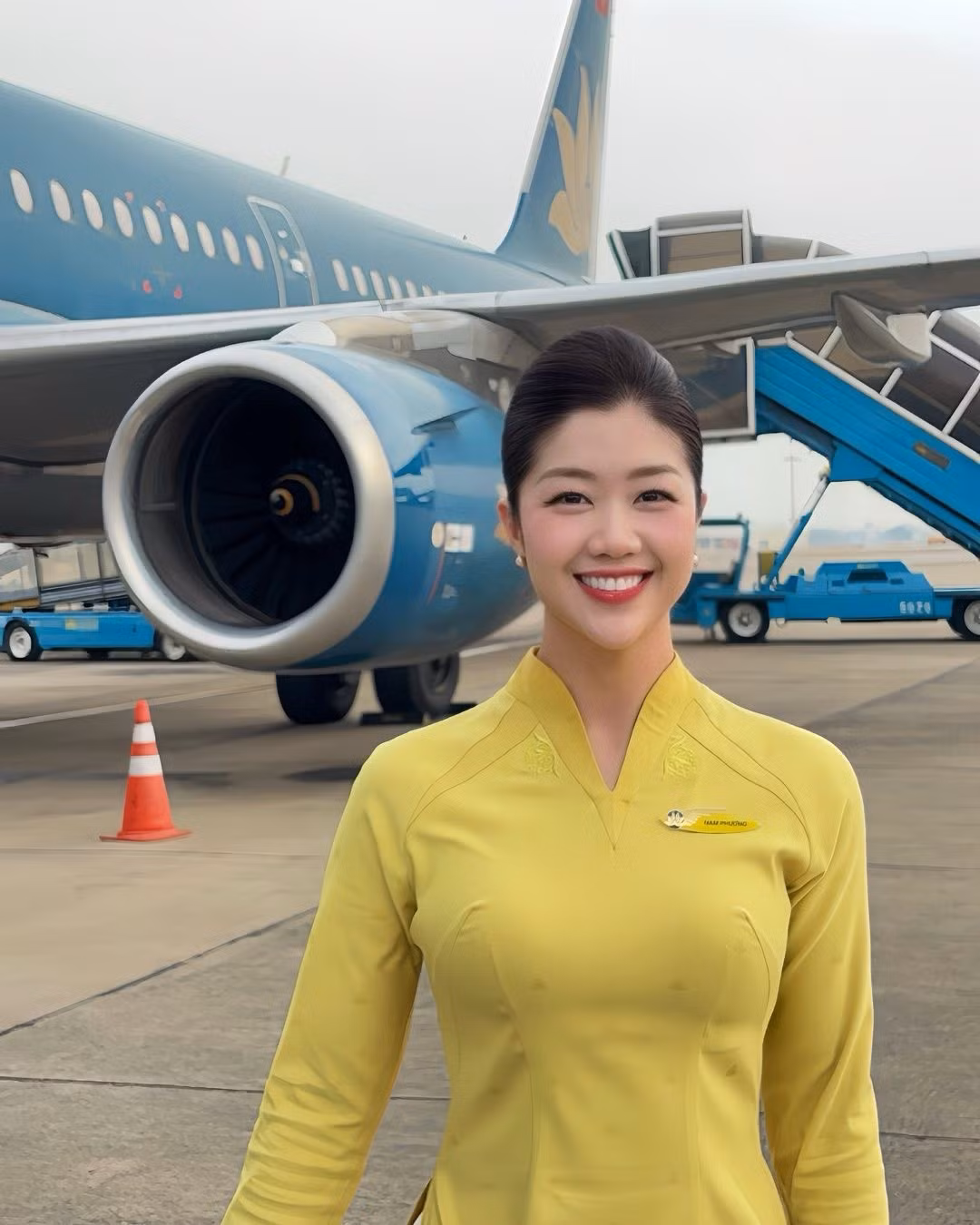 Tôn Nữ Nam Phương (sinh năm 1990) là một trong những nữ tiếp viên hàng không nhận được sự yêu mến của người hâm mộ trên mạng xã hội. (Ảnh: FBNV)
