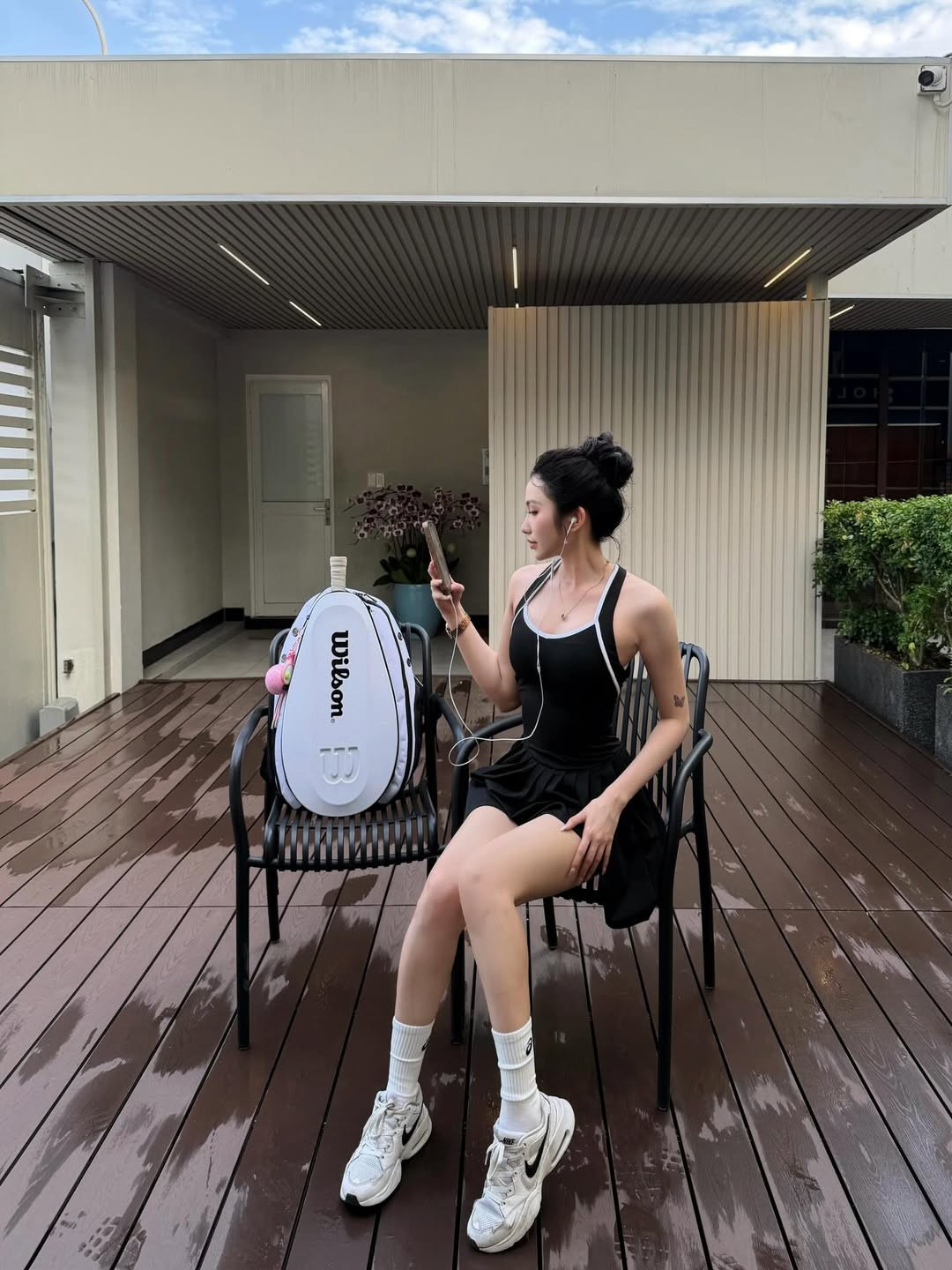 Không chỉ là những lần đi tiệc hay phong cách đời thường, mà lúc 'lên đồ' đi tập thể thao, Quỳnh Như vẫn thể hiện đúng tinh thần gợi cảm mà bản thân theo đuổi. (Ảnh: IGNV)