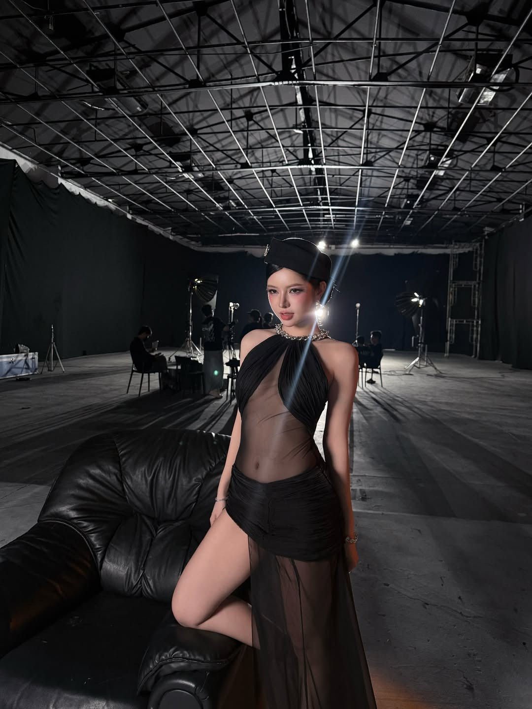 Trong giới TikToker hiện nay, cái tên CiiN (Bùi Thảo Ly) luôn duy trì được sức nóng nhờ những video vũ đạo chuyên nghiệp và gu thời trang biến hóa đa dạng. Đặc biệt, loạt trend make-up hay biến hình được cô nàng thực hiện đều nhanh chóng thu hút hàng triệu lượt xem nhờ sự đầu tư chỉn chu, cuốn hút. (Ảnh: IGNV)