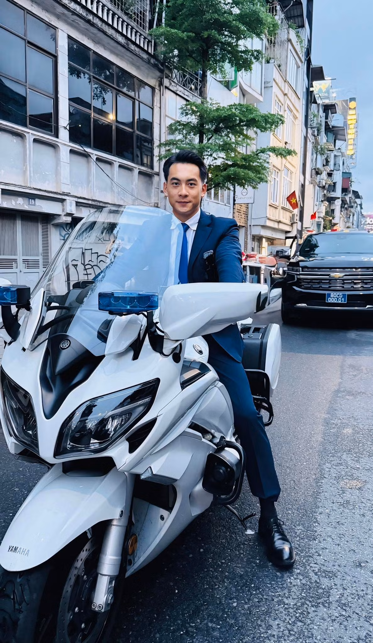 Nhiều người còn cho rằng, với vóc dáng cũng như gương mặt "tuyệt đối điện ảnh", Thế Văn là một mẫu nam thời trang triển vọng trong tương lai. (Ảnh: FBNV)