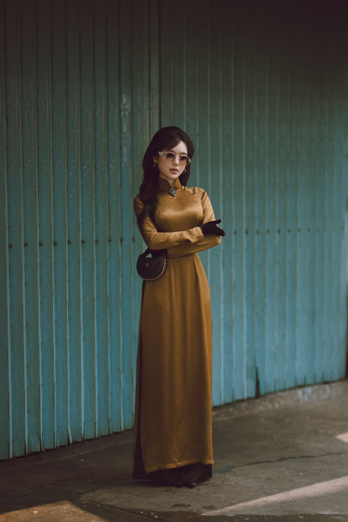 Dù thường xuyên được gọi với danh xưng "thiếu gia" và "hot girl", nhưng Fabo Nguyễn và Vân Tiny lại xây dựng hạnh phúc dựa trên sự chân thành và thấu hiểu. Fabo nổi tiếng là người chồng "chiều vợ bậc nhất" showbiz khi không ngần ngại dành tặng bà xã những món quà xa xỉ hay những cử chỉ chăm sóc ân cần ở mọi nơi. (Ảnh: IG @vantiny.ng)