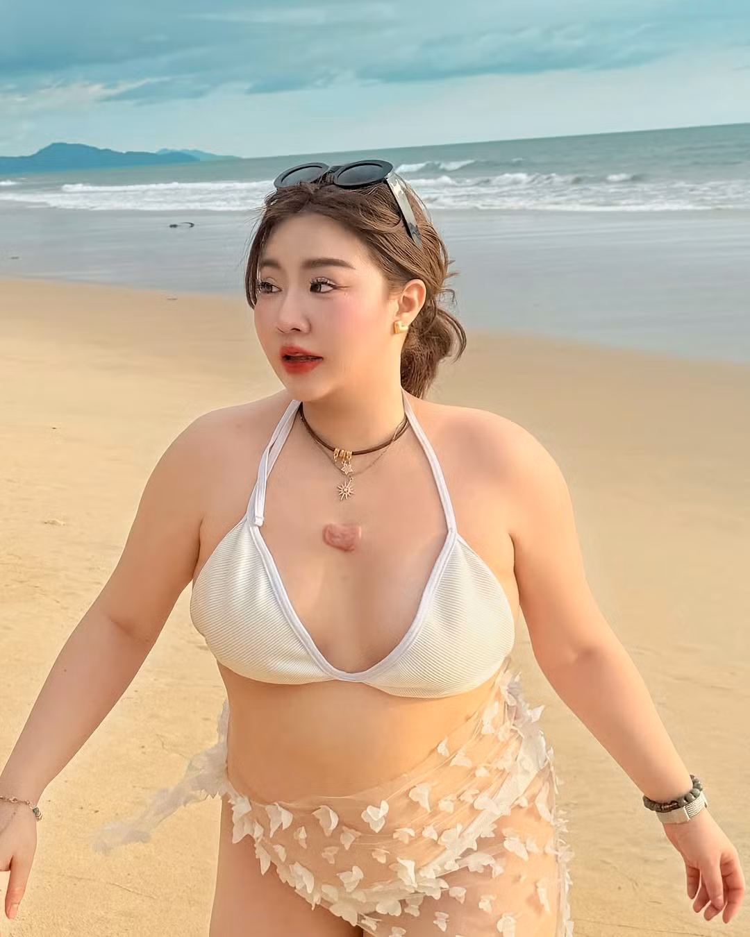 Không chỉ là một hot girl mạng sở hữu lượng người theo dõi đáng nể, Chayanada còn truyền cảm hứng mạnh mẽ đến cộng đồng mạng, đặc biệt là các cô gái ngoại cỡ.