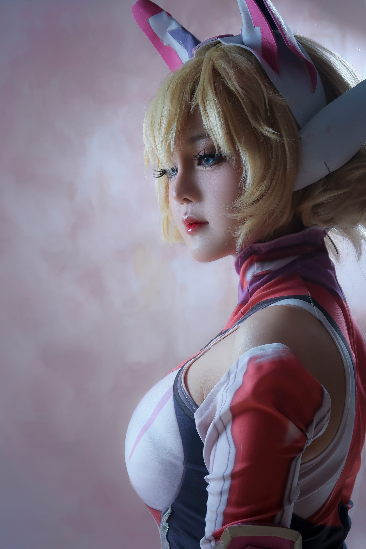 Cô nàng từng thử qua nhiều phong cách khác nhau, từ dịu dàng ngọt ngào đến mạnh mẽ, cá tính, sexy, gợi cảm...(Ảnh: FBNV)