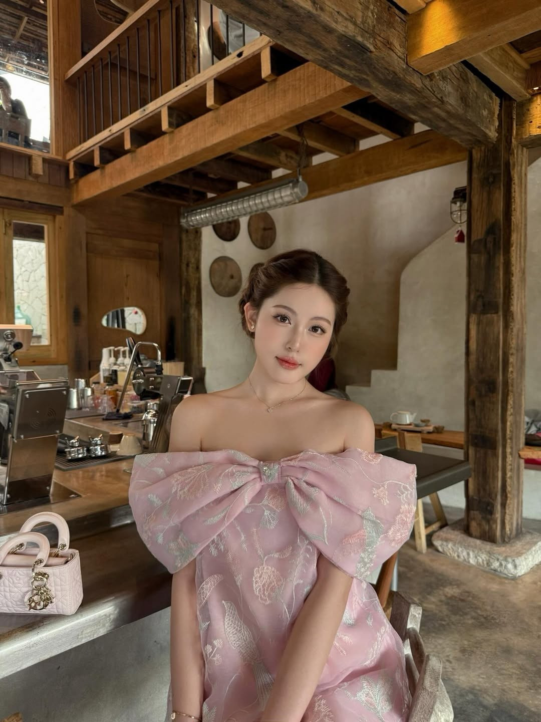 Hiện tại, cô sở hữu hàng triệu lượt theo dõi trên TikTok và Instagram. Mỗi bài đăng của Mỹ Hàn không chỉ là những bức ảnh xinh đẹp mà còn là nguồn cảm hứng về phong cách sống cho giới trẻ. (Ảnh: IGNV)