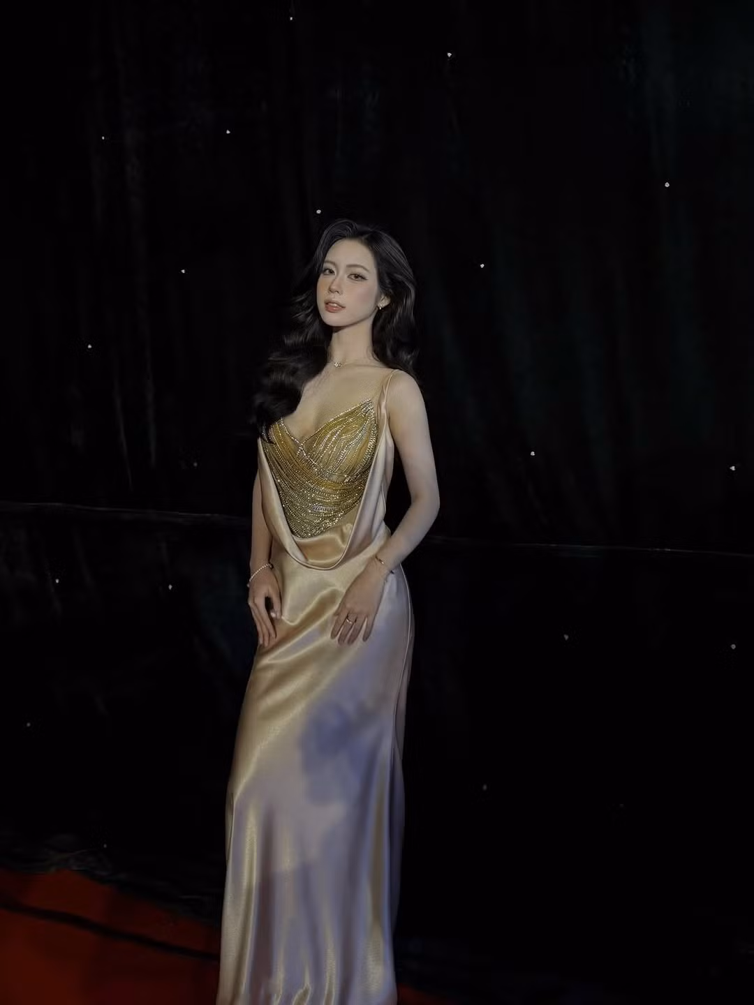 Sở hữu gương mặt đẹp không góc chết cùng thần thái cuốn hút, Tô Đát Kỷ dễ dàng chinh phục khán giả ngay từ cái nhìn đầu tiên. (Ảnh: IGNV)