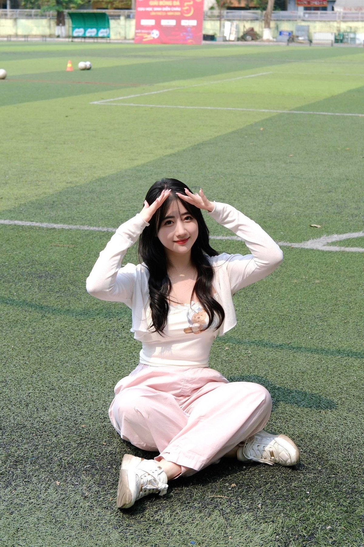 Nhờ ngoại hình xinh đẹp, Sao Mai cũng là mẫu ảnh cho một số nhãn hàng thời trang. (Ảnh: FBNV)