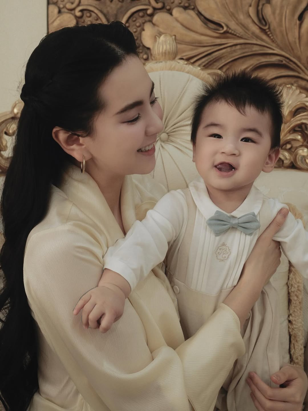 Trước đó, trong một bài viết đăng tải trên trang cá nhân, Mai Ngọc bày tỏ niềm hạnh phúc khi lần đầu đón tuổi mới trong vai trò làm mẹ bên cạnh quý tử đầu lòng - bé Panda. (Ảnh: IGNV)