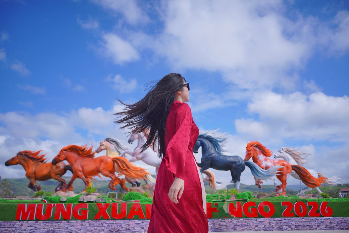 Ngay sau khi những hình ảnh đầu tiên về cụm linh vật được hé lộ, địa điểm này đã nhanh chóng trở thành "tọa độ" hot nhất trên các trang mạng xã hội. (Ảnh: Trúc Dương)