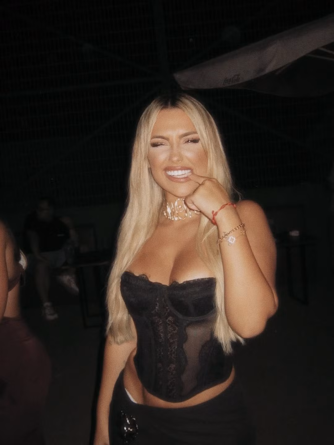 Maria Aguilar, năm nay 26 tuổi, là một mỹ nhân đến từ Tây Ban Nha. Cô hoạt động trong lĩnh vực người mẫu và KOL tại Madrid. Trước khi vướng tin đồn với Mbappé, Maria từng được biết đến là một thí sinh của chương trình truyền hình thực tế.(Ảnh: IGNV)