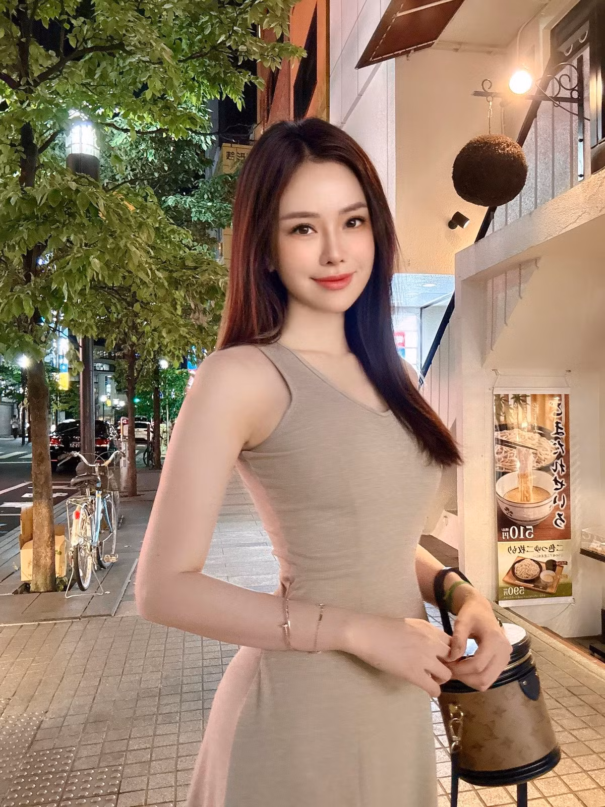 Điều này cho thấy, Đào Lan Phương rất biết cách chăm sóc và trau chuốt bản thân, làm mẹ nhưng vẫn không quên được làm chính mình, yêu con nhưng vẫn không quên tự yêu lấy bản thân.