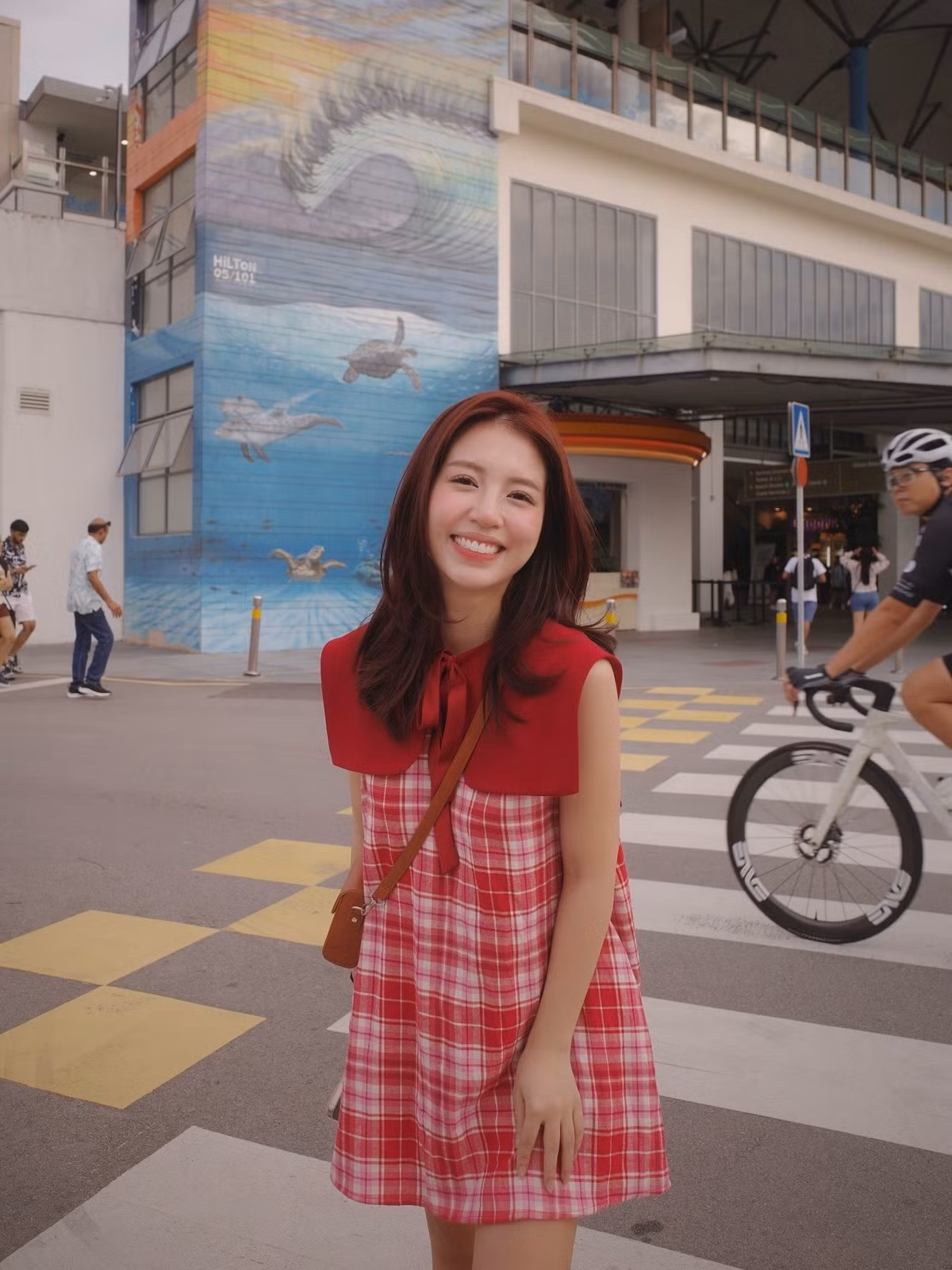 Sự yêu mến mà Mẫn Tiên nhận được không chỉ đến từ vẻ ngoài xinh xắn mà còn từ cách cô nàng xây dựng hình ảnh cá nhân một cách tích cực và chân thật. Mẫn Tiên luôn chia sẻ những khoảnh khắc vui vẻ, những sở thích cá nhân và truyền cảm hứng sống đẹp đến cộng đồng mạng.