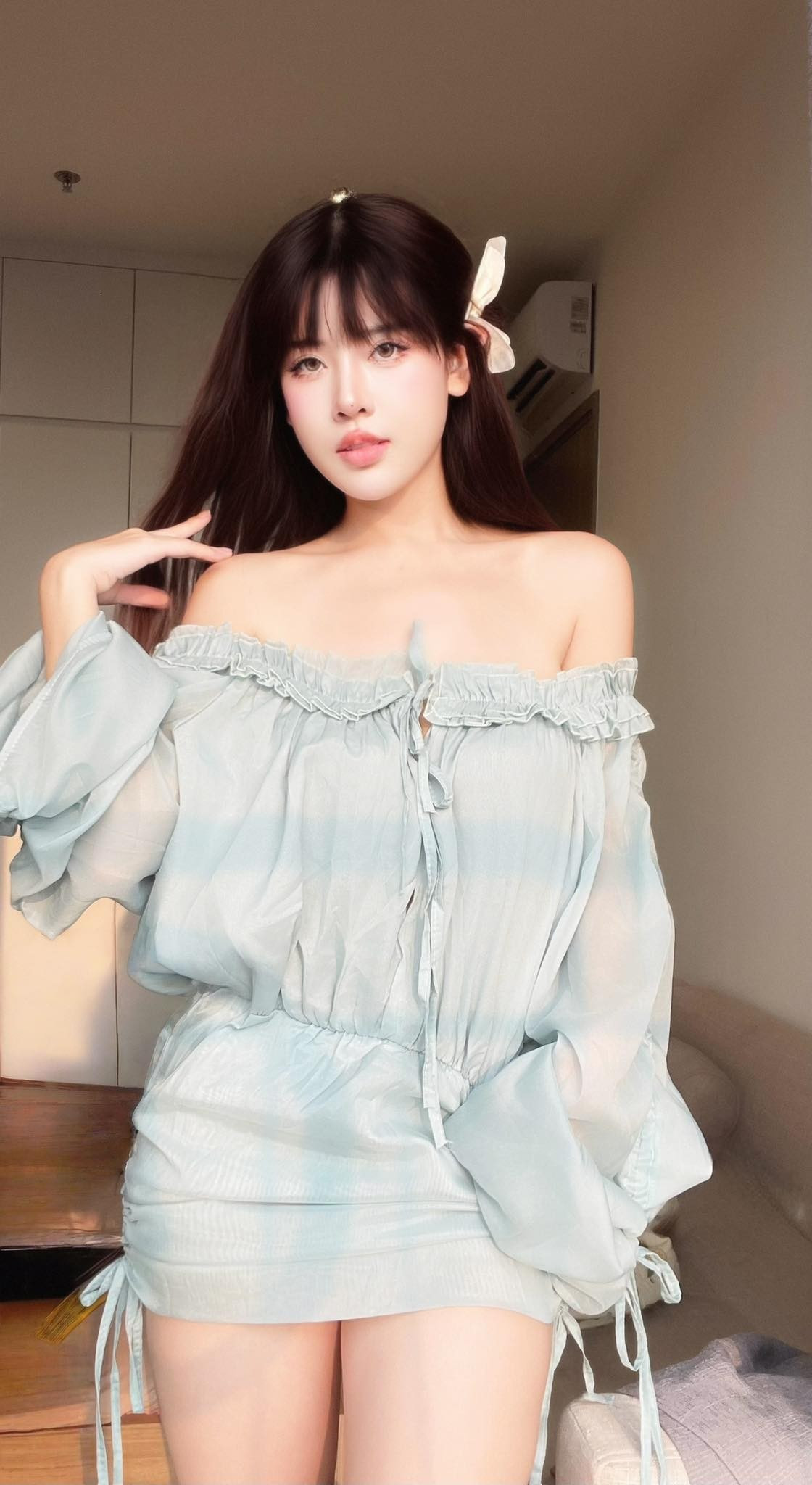 Trước đó, Tố Uyên cũng được biết đến là sinh viên dân tộc thiểu số xuất sắc, được Phó Chủ tịch nước trao bằng khen.